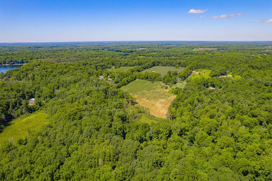 1936 E Clear Lake Road, Buchanan, MI 49107