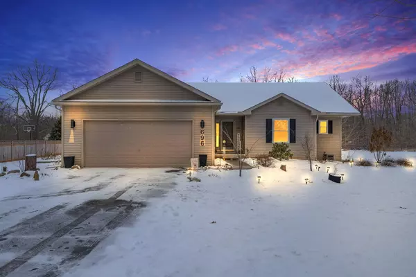 696 Cobblestone Trail, Howell, MI 48843