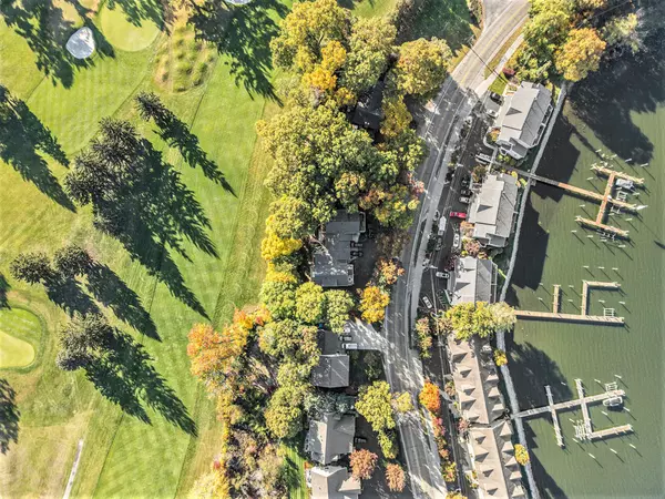 17512 N Fruitport Road, Spring Lake, MI 49456