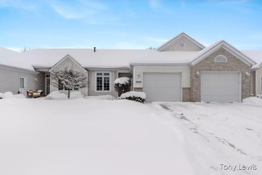 3254 Town Crossing SW Drive, Grandville, MI 49418