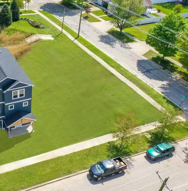 South Haven, MI 49090,901 St Joseph Street #17