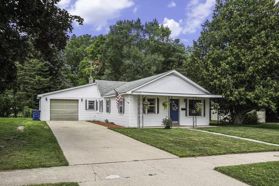 302 W Osceola Avenue, Reed City, MI 49677