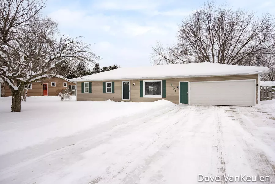 6451 12th SW Avenue, Jenison, MI 49428