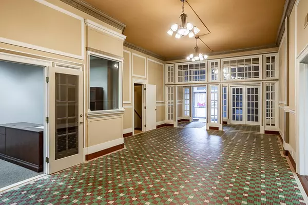 Jackson, MI 49201,100 W Washington Avenue #Lobby