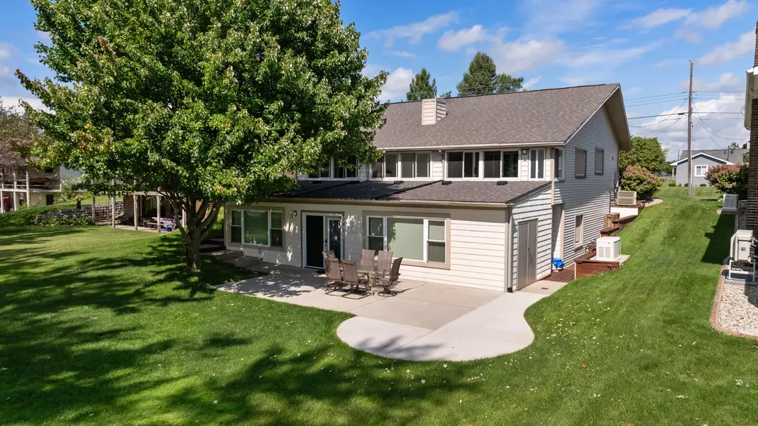 129 Kingsbury Drive, Brooklyn, MI 49230