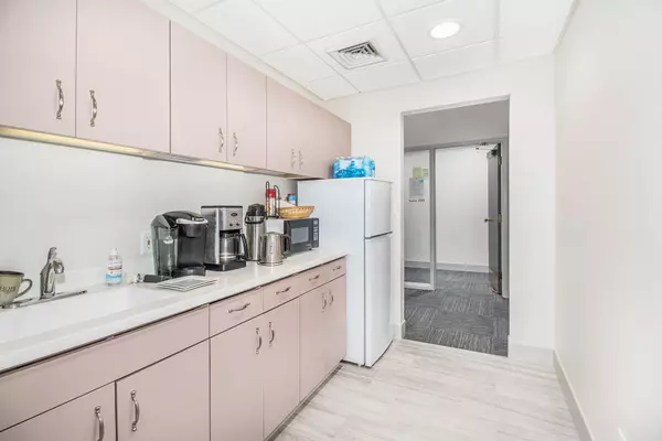 Holland, MI 49423,36 W 8th Street