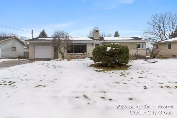 2726 Norfolk SE Road, Grand Rapids, MI 49506