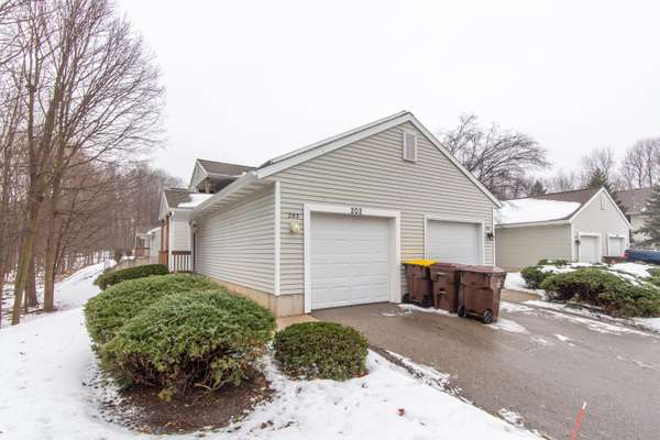 202 Hunters NE Lane, Rockford, MI 49341