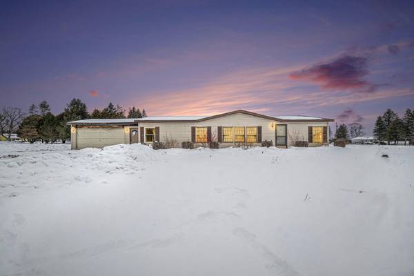 6025 Pickerel Lake Road, Petoskey, MI 49770