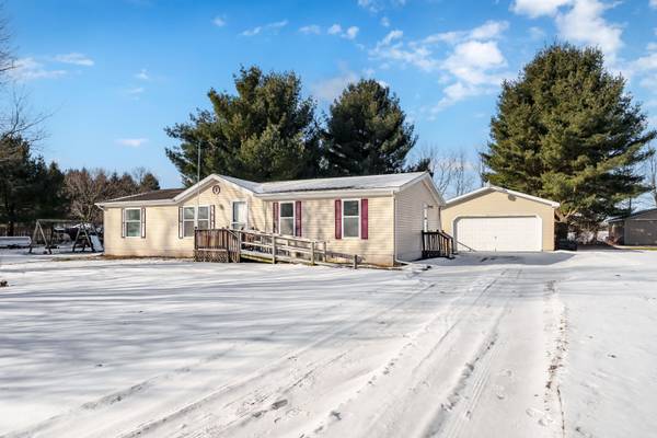 52386 Joy Drive, Dowagiac, MI 49047