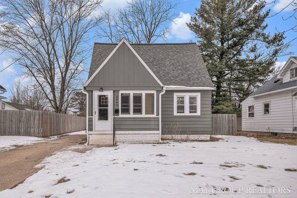 2045 Oakwood NE Avenue, Grand Rapids, MI 49505