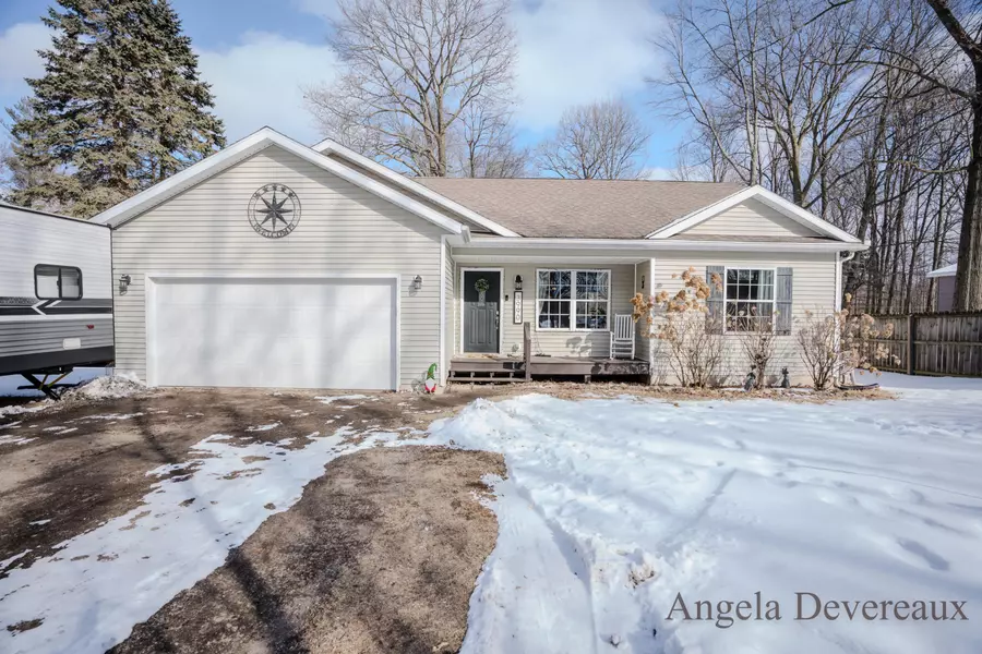 3990 E Shore Drive, Stanton, MI 48888