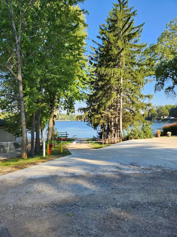 Buchanan, MI 49107,15973 Walnut Street