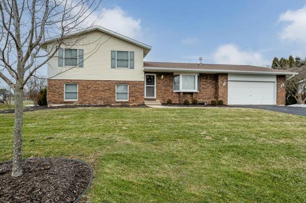 673 Royal Crest Drive, St. Joseph, MI 49085