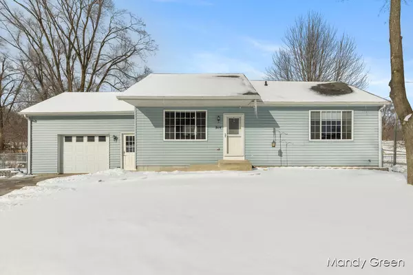 Greenville, MI 48838,914 E Coffren Avenue
