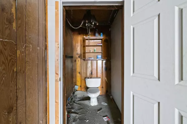 Detroit, MI 48214,9392 Mack Avenue