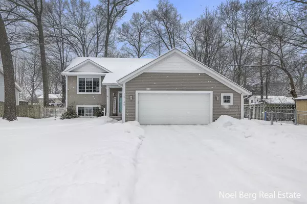15149 Pine Street, Grand Haven, MI 49417