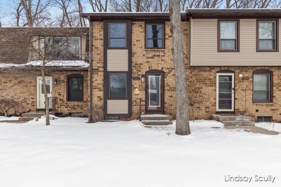 2541 Chatham Woods SE Drive #27, Grand Rapids, MI 49546