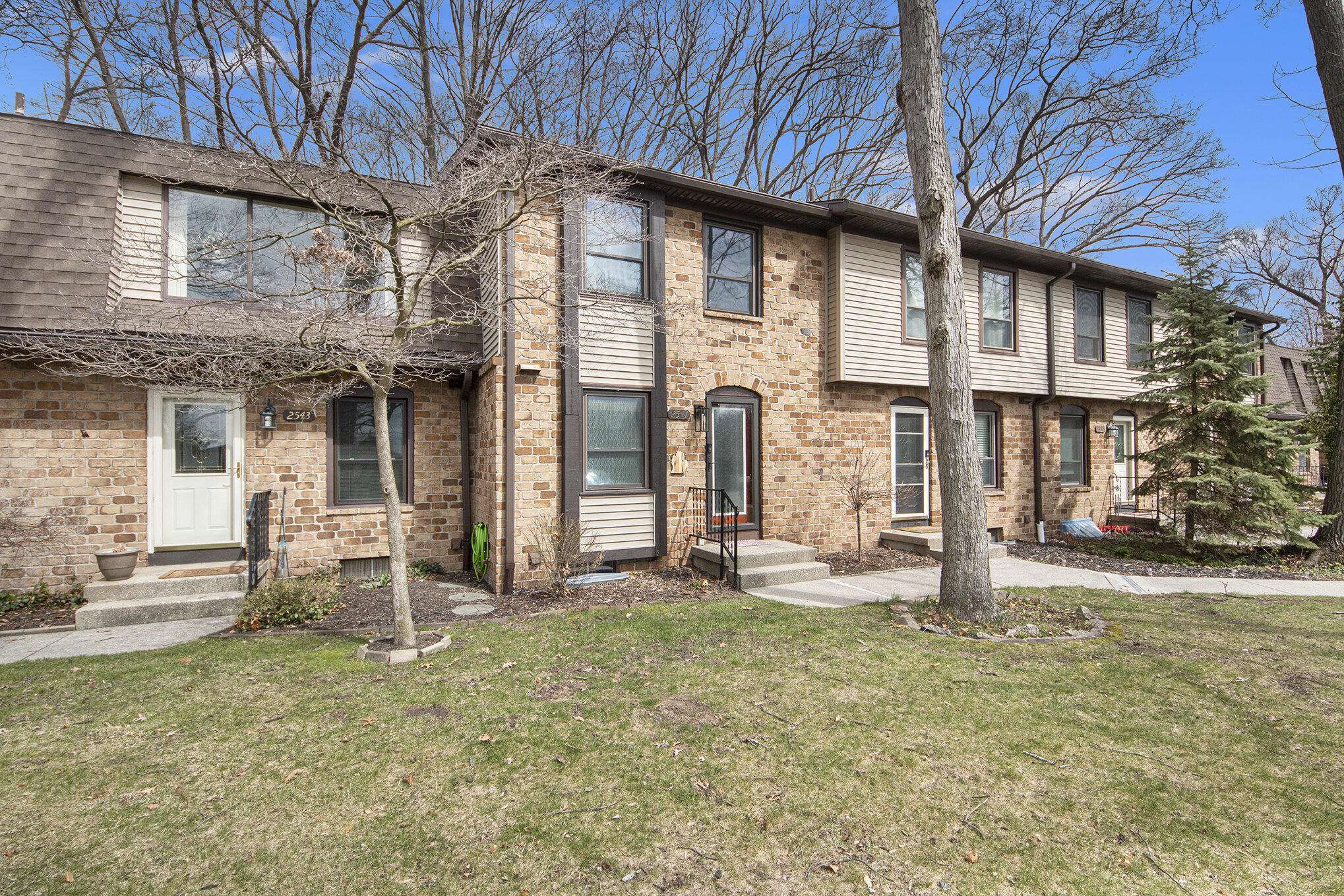 Grand Rapids, MI 49546,2541 Chatham Woods SE Drive #27