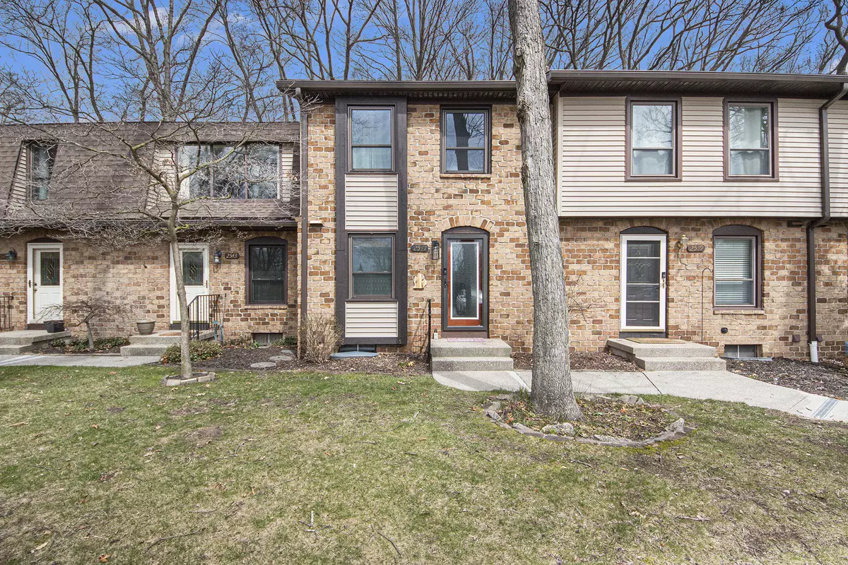 Grand Rapids, MI 49546,2541 Chatham Woods SE Drive #27