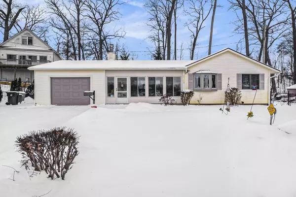 5786 Glen Echo Drive, Howell, MI 48843