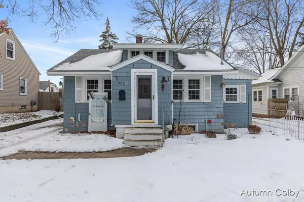 902 Beechwood NE Street, Grand Rapids, MI 49505