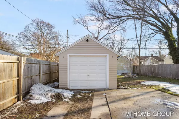 Holland, MI 49423,186 W 20th Street