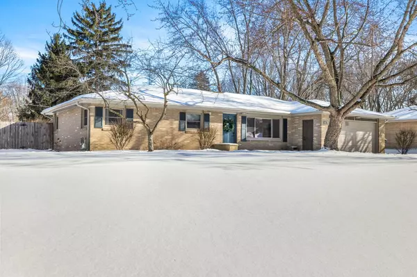 5627 E Hiawatha Lane, Stevensville, MI 49127