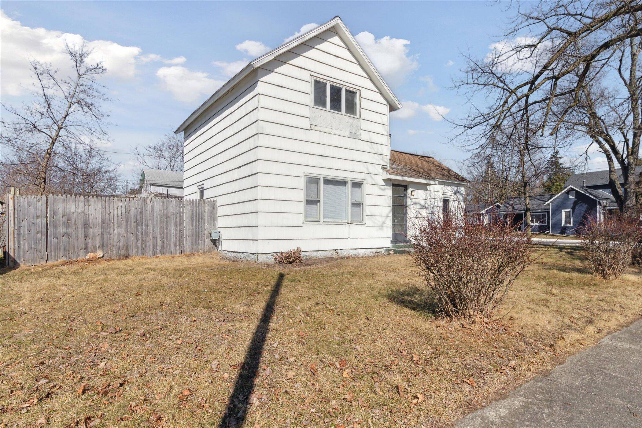 Edmore, MI 48829,225 E Home Street