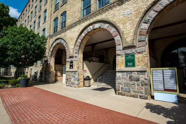 Grand Rapids, MI 49503,940 Monroe NW Avenue ##461