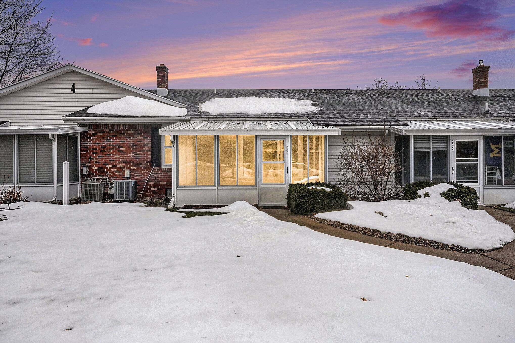 7347 Pinegrove Drive, Jenison, MI 49428