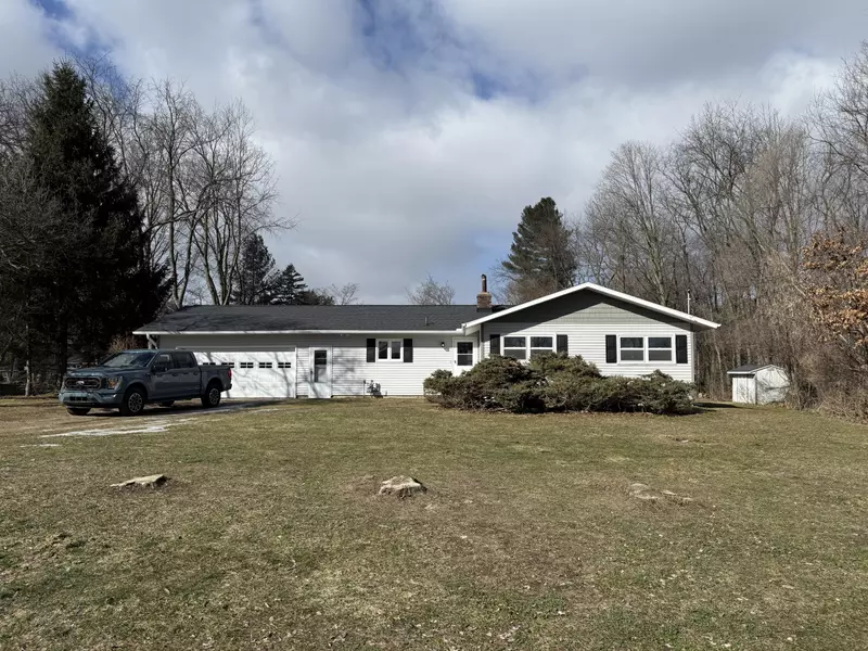 829 Glenview Drive, Plainwell, MI 49080