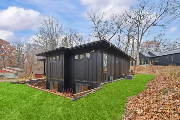 New Buffalo, MI 49117,18790 Parkview Drive