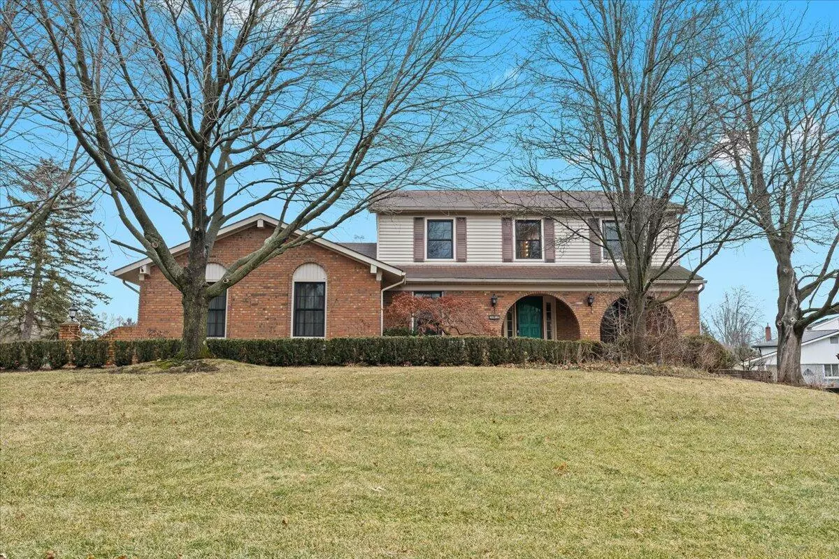 Farmington Hills, MI 48335,36450 Parklane Circle