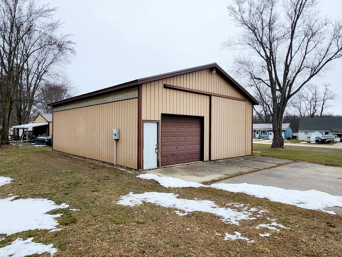 Six Lakes, MI 48886,2543 Lucille Drive