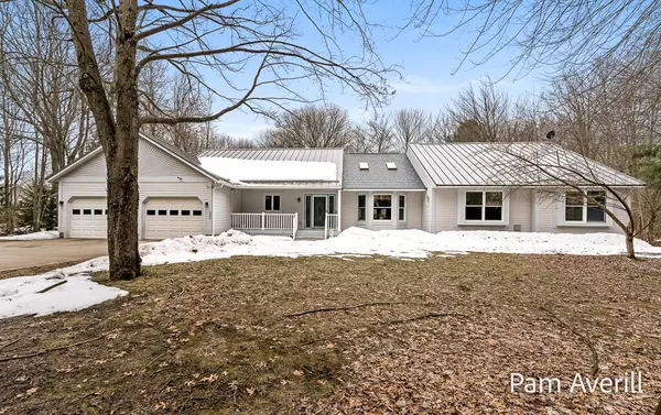 385 E Sternberg Road, Norton Shores, MI 49441