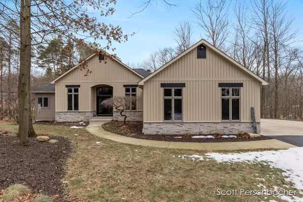 3176 Pickford SE Drive, Ada, MI 49301