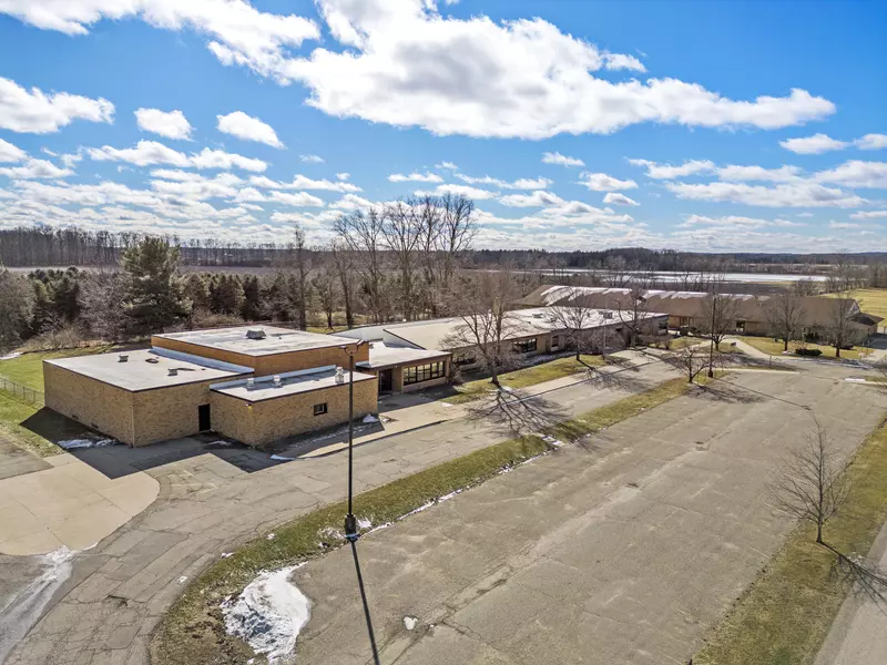 15 S 7th Street, Sand Lake, MI 49343