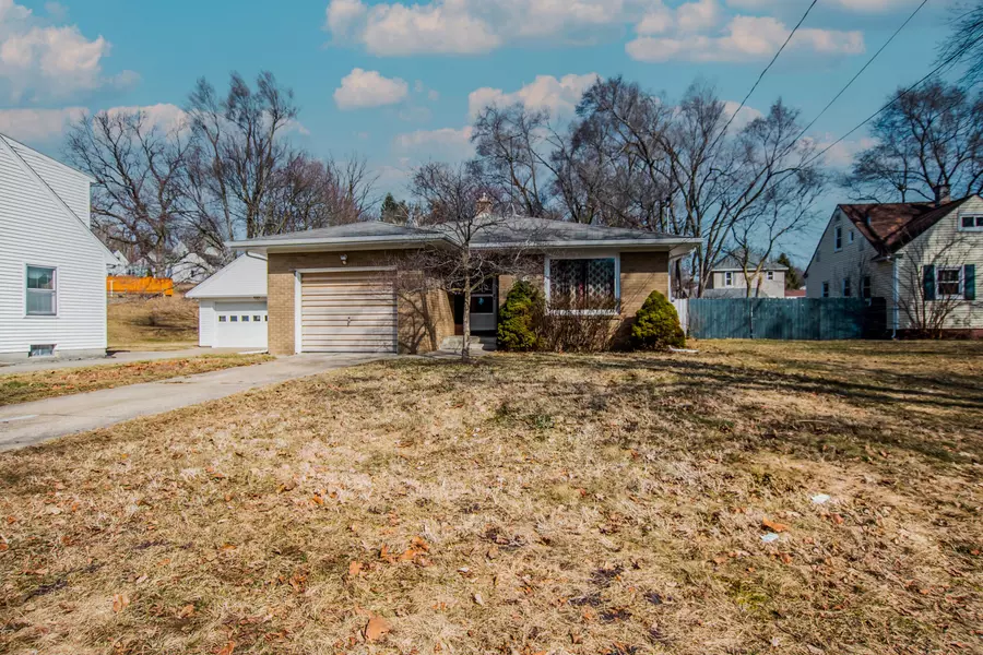 1075 Carrier Creek NE Boulevard, Grand Rapids, MI 49503