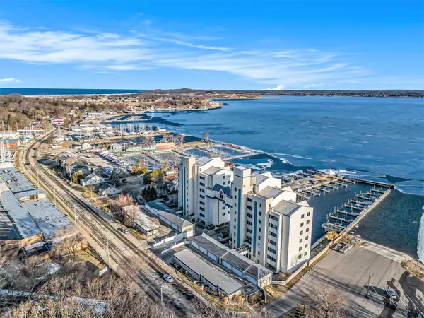 Muskegon, MI 49441,2964 Lakeshore Drive #E 304