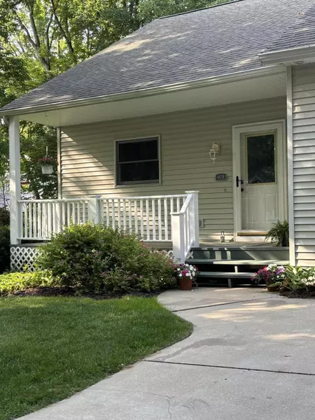 979 Maple Woods Drive, Saugatuck, MI 49453