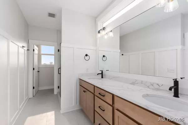 Allendale, MI 49401,11290 Shoreline Drive #121