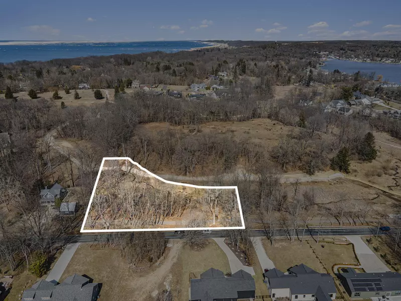 680 W Center Street, Douglas, MI 49406
