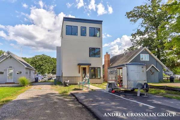 South Haven, MI 49090,1 N Bailey Avenue ##5