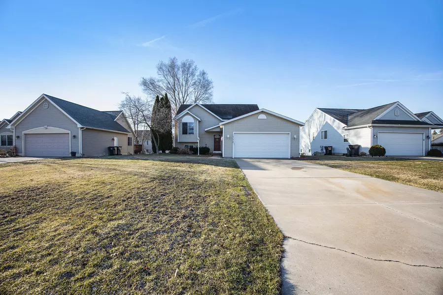10342 Lynwood Lane, Zeeland, MI 49464