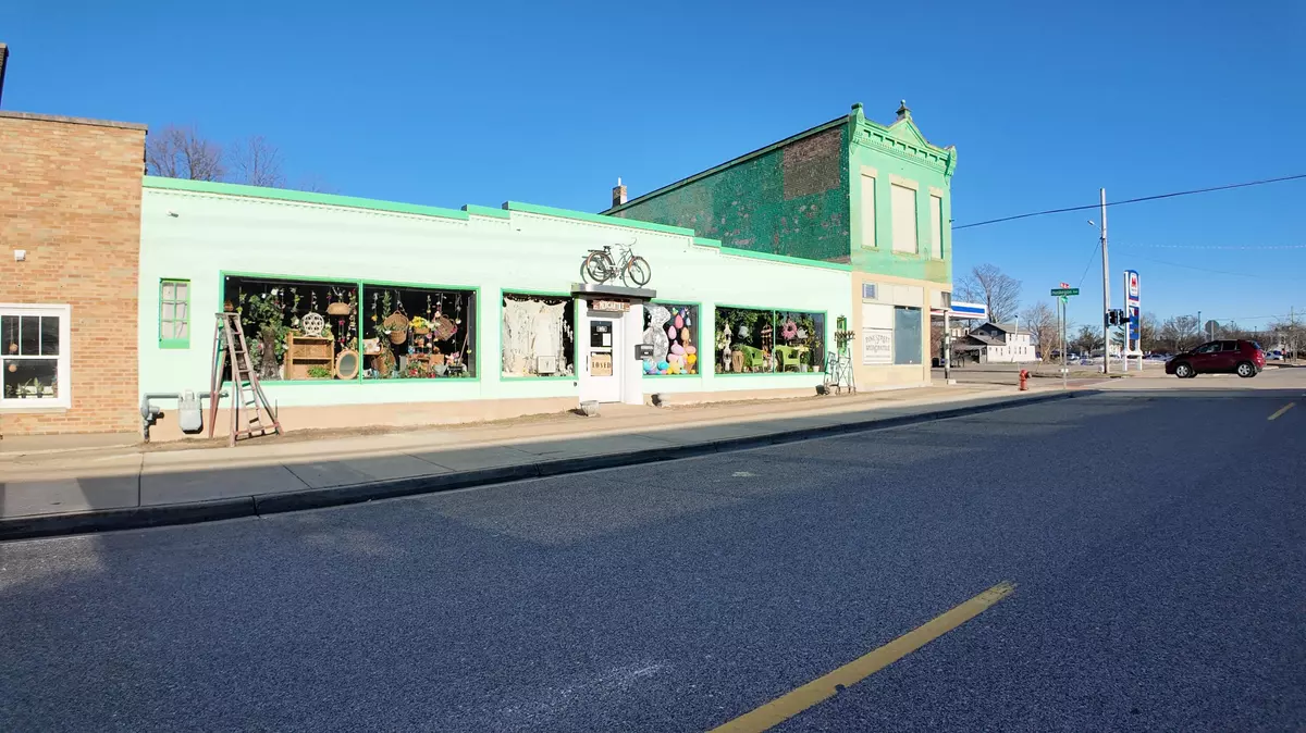 Muskegon, MI 49442,866-870 Pine Street