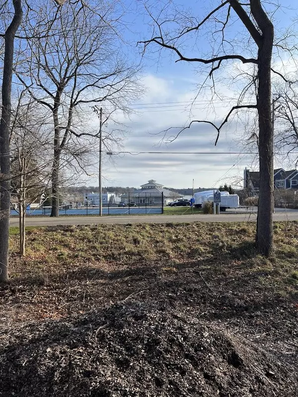 Saugatuck, MI 49453,10 Park Street