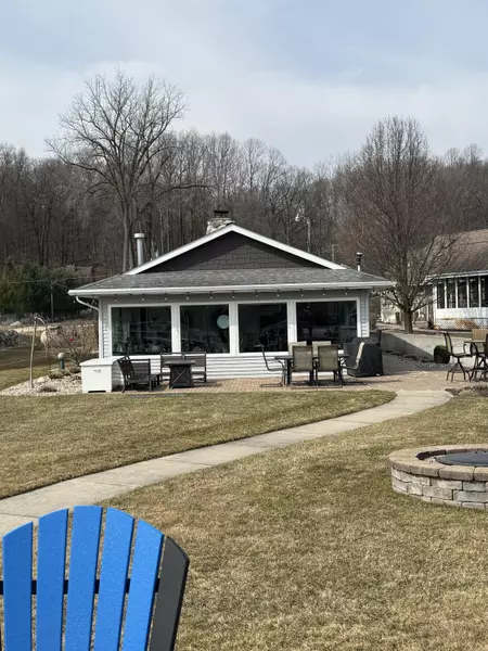 66057 South Drive, Cassopolis, MI 49031