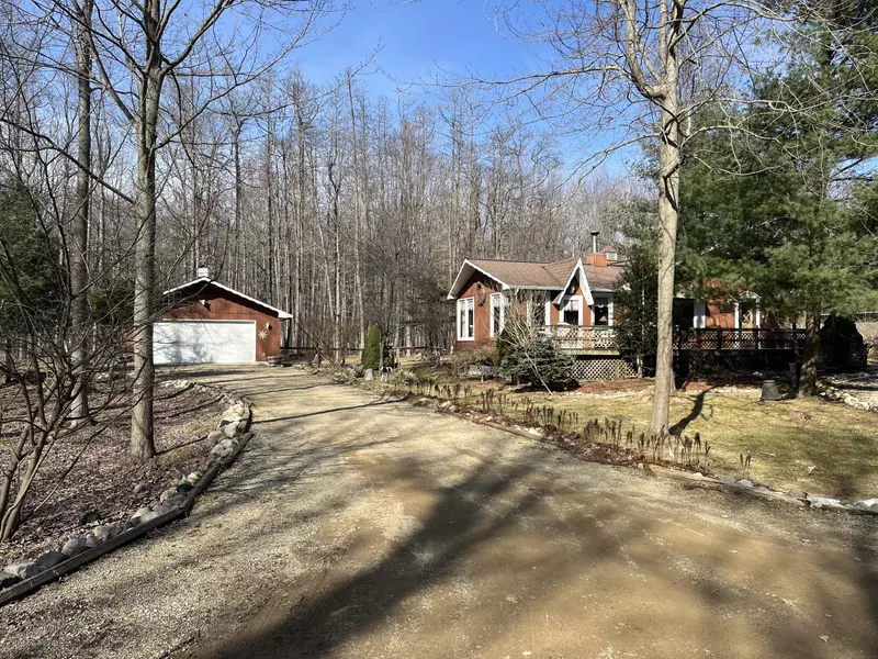 7131 Ridgeway Street, Fennville, MI 49408