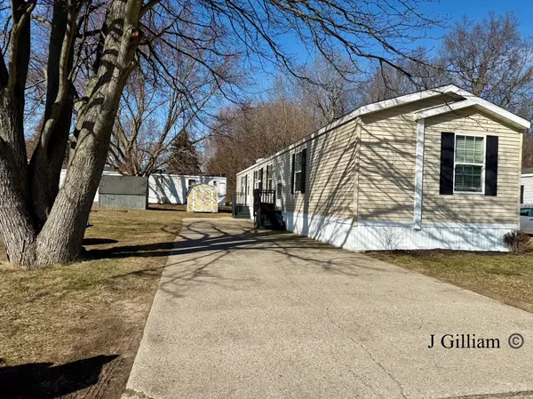 Holland, MI 49424,3611 Butternut Drive #122